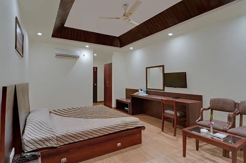 Corbett Suman Grand-Premium Room1